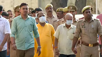 राम मंदिर चढ़ावा चोरी केस: SBI शाखा पहुंची पुलिस, बैंक मैनेजर से पूछताछ; दो कर्मचारियों की भूमिका जांच के घेरे में