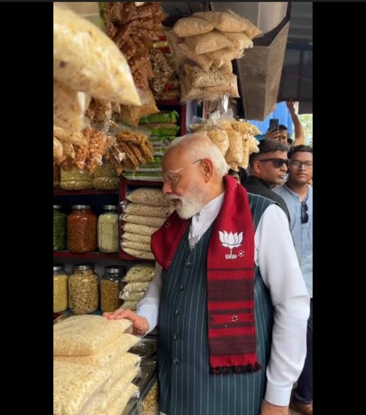 PM Narendra Modi के झालमूड़ी खाने से 22 साल में टूटा सर्च रिकॉर्ड