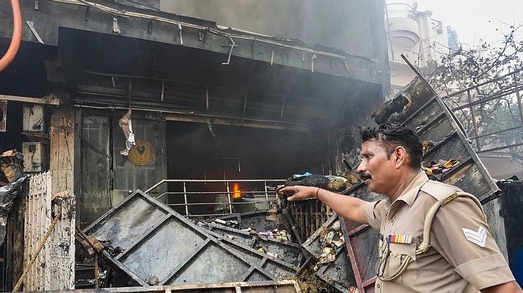 लखनऊ अग्निकांड में नया खुलासा, मेडिकल परीक्षा अनियमितता मामले से जुड़ा बताया जा रहा कारोबारी