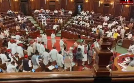यूपी विधानसभा में विपक्ष का हंगामा, कार्यवाही कल सुबह 11 बजे तक स्थगित