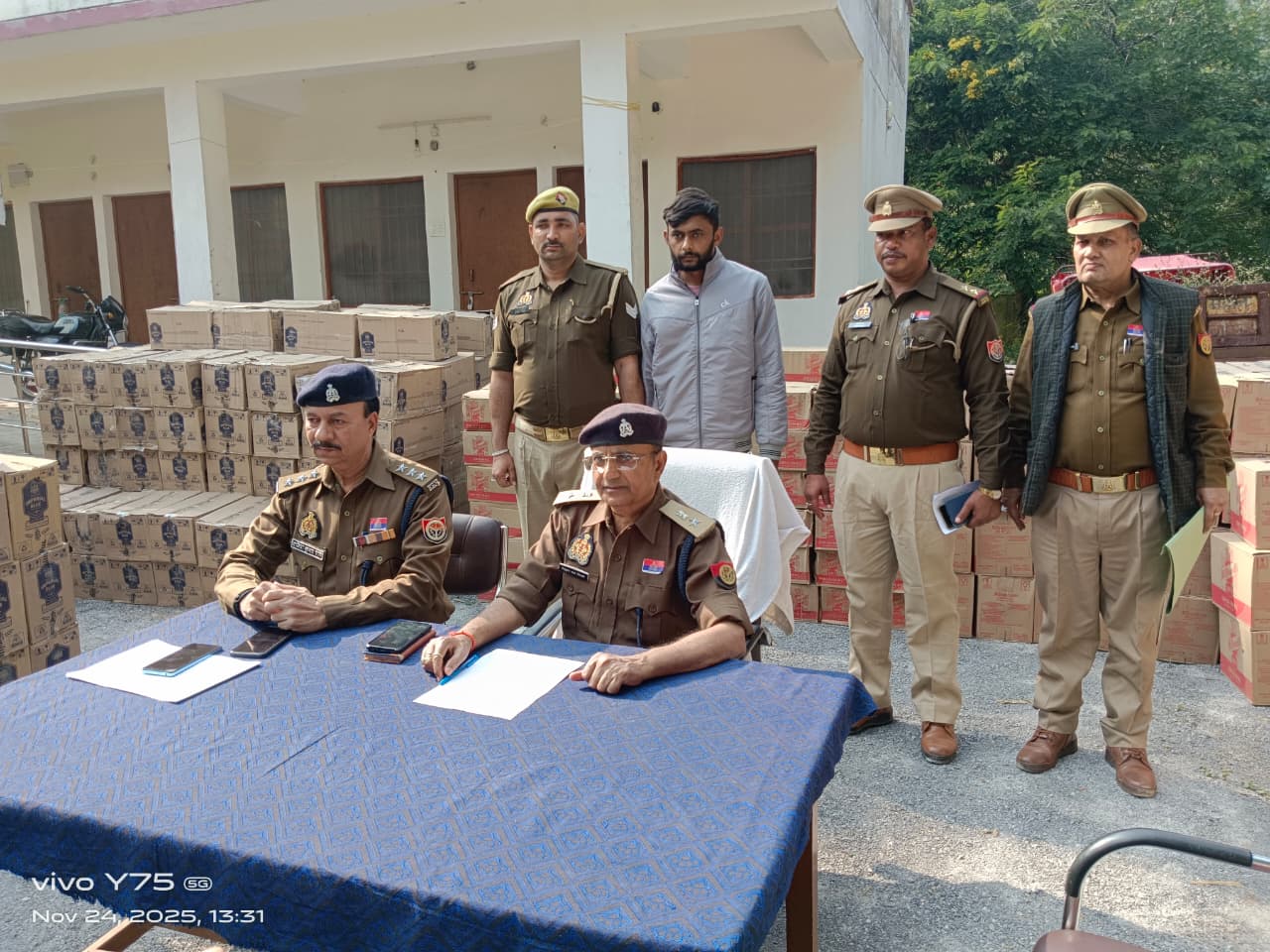 सोनभद्र में बड़ी मात्रा में अंग्रेजी शराब बरामद। 