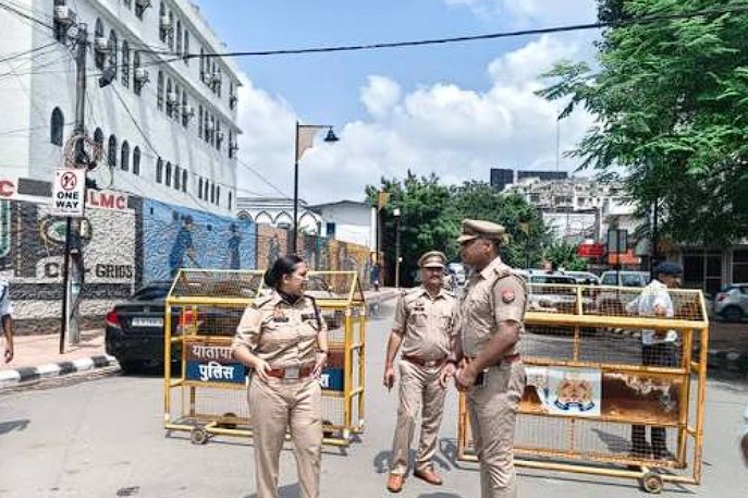 लखनऊ के 12 प्रमुख मार्गों पर ट्रैफिक पुलिस की विशेष निगरानी, उपनिरीक्षक किए जाएंगे तैनात